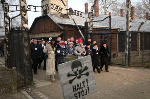 Read more about the article Survivors return to Auschwitz 75 years after liberation