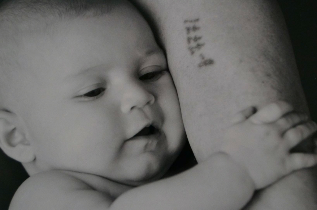 You are currently viewing Holocaust survivor holds great-grandchild in powerful photo