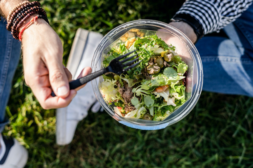 You are currently viewing Dads who eat a poor diet risk damaging sperm and having kids prone to obesity, says new research