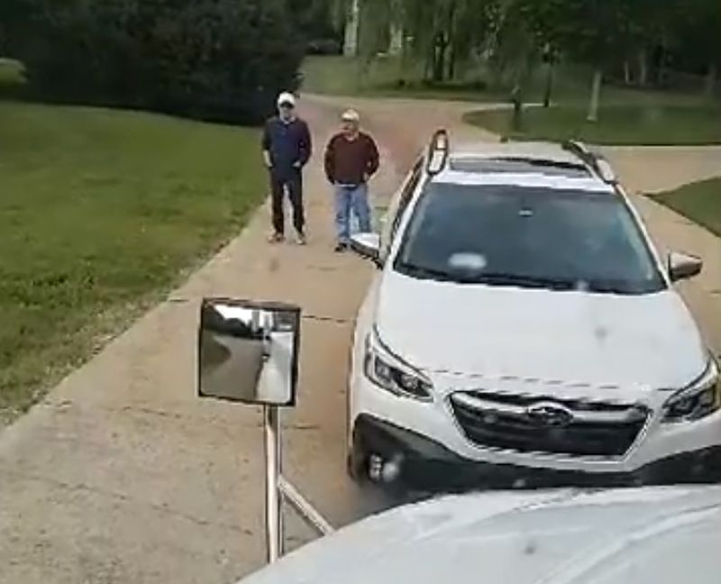 You are currently viewing SEE IT: Oklahoma delivery man blocked by homeowner group president at gated community thinks race was a factor