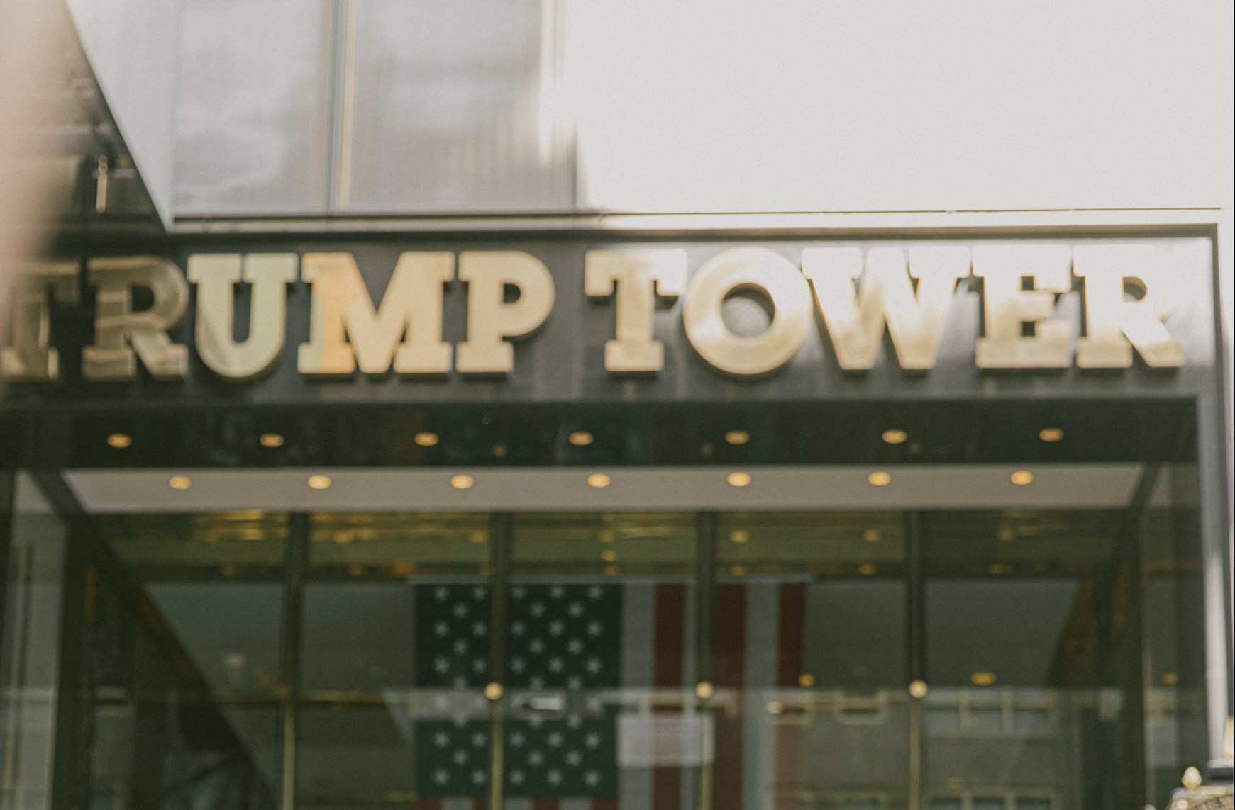 You are currently viewing The Story Behind the Photograph of Protesters Outside of Trump Tower That Resonated Around the World