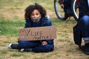 Read more about the article Philly Family Court officer caught ripping down Black Lives Matter signs, yelling ‘they don’t!’