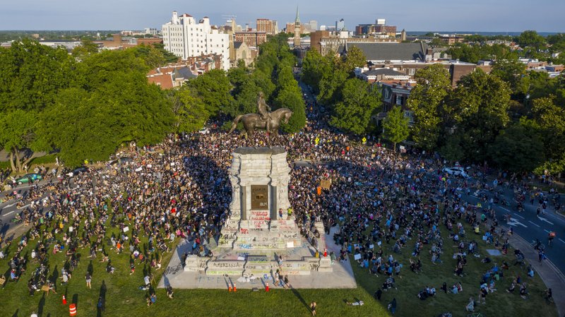 You are currently viewing Virginia governor to announce removal of Lee statue