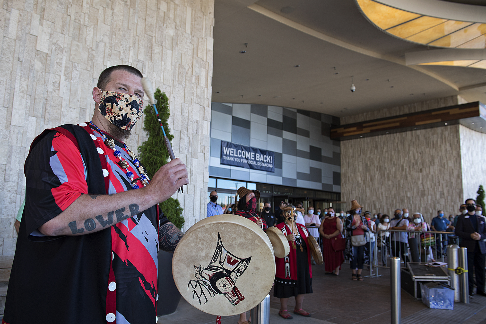 You are currently viewing Crowds line up for ilani casino’s reopening