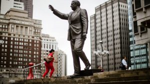 Read more about the article Statue of divisive Philadelphia Mayor Frank Rizzo is removed