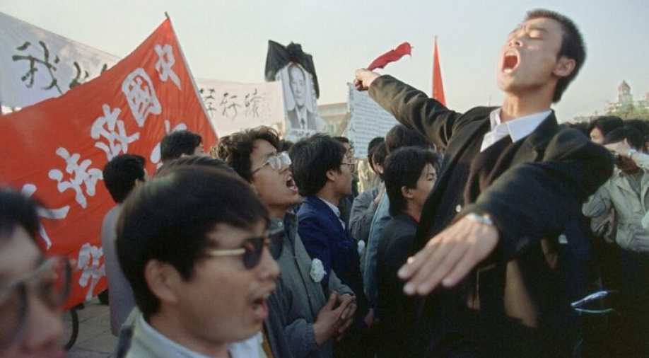 You are currently viewing 31 years after Tiananmen Square massacre, China stifles Hong Kong