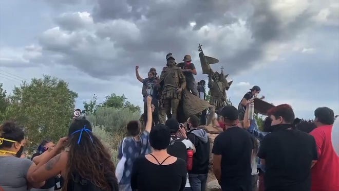 You are currently viewing Man arrested in shooting during Albuquerque statue protest