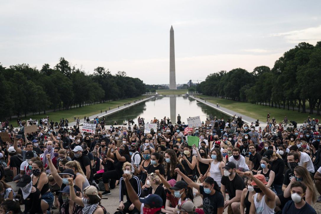 You are currently viewing Heavy rain brings early end to Washington march; ACLU files lawsuit against Trump administration regarding removal of protesters