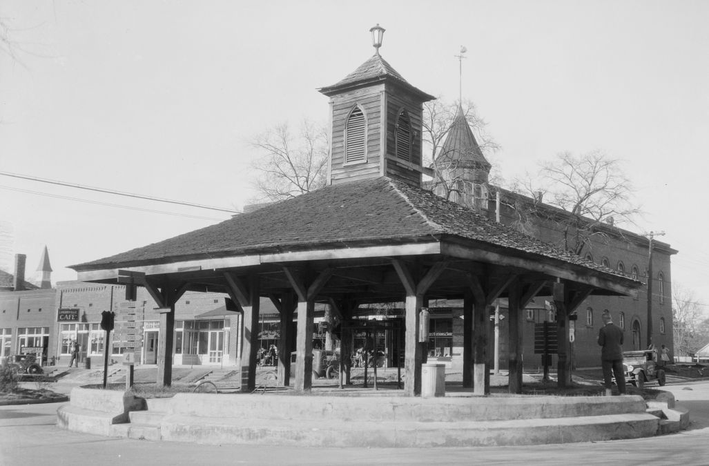 You are currently viewing Georgia city confronts future of site where slaves were sold