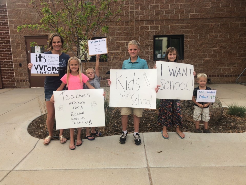 You are currently viewing Families rally outside St. Vrain school board meeting to demand in-person choice for start of year