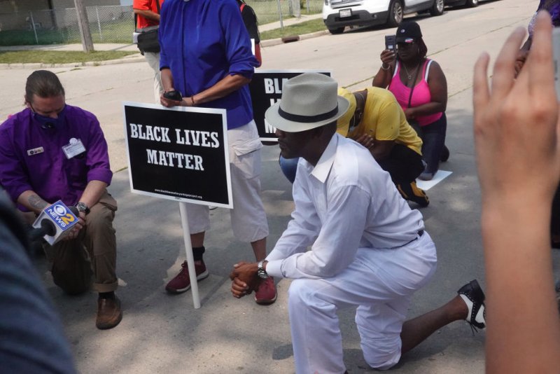 You are currently viewing Protesters Confront Police in Kenosha, Wis. After Video Appears to Show Officers Shooting Black Man in the Back