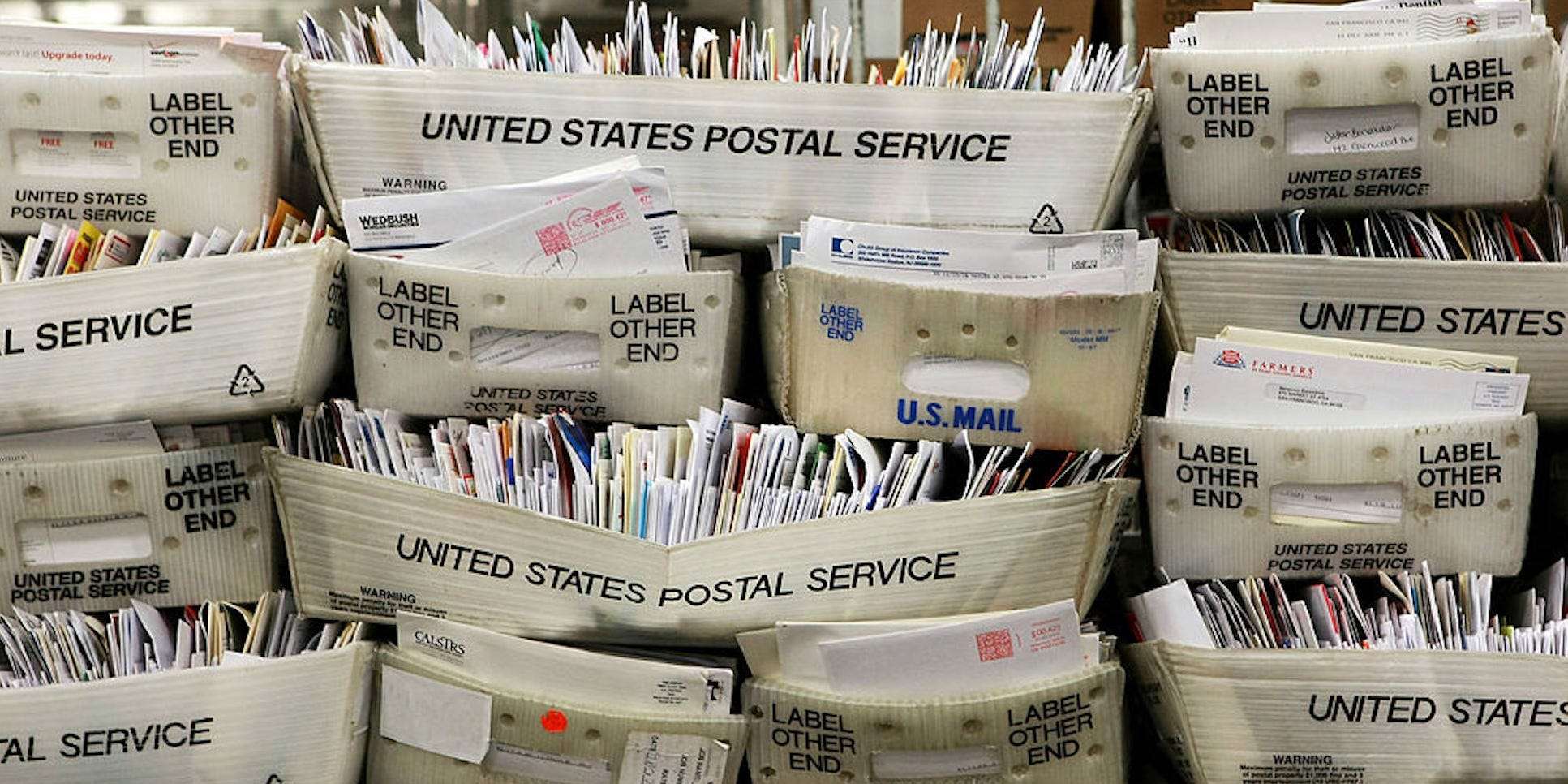 You are currently viewing A former USPS worker has been charged with throwing out more than 100 absentee ballots and other mail in Kentucky