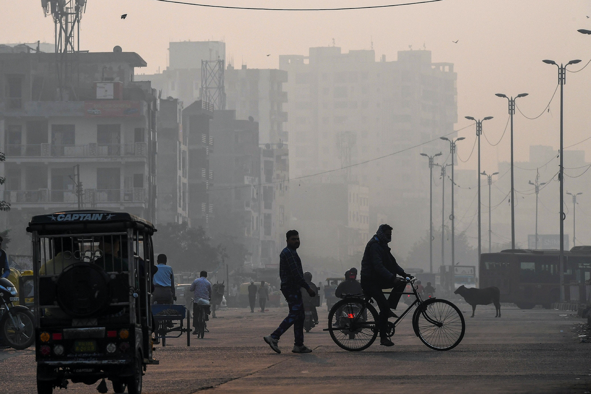 You are currently viewing Northern India chokes on toxic smog day after Diwali festival