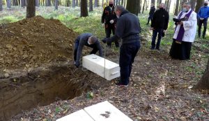 Read more about the article Polish Rabbi Protests Christian Reburial of Remains Dug Up Near Jewish Cemetery