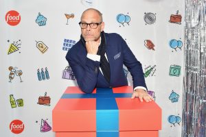 Read more about the article Food Network star Alton Brown apologizes after ‘flippant’ Holocaust remarks on Twitter