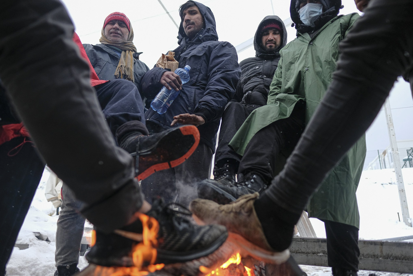 You are currently viewing Hundreds of migrants freezing in heavy snow in Bosnia camp