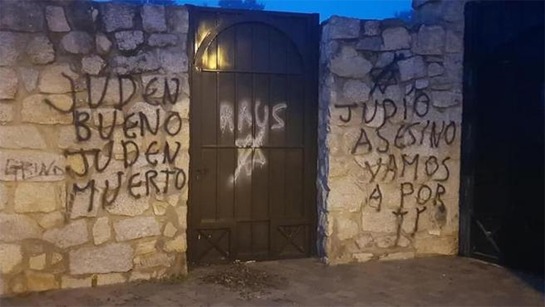 You are currently viewing Graffiti reading ‘murdering Jews we will hang you’ painted at Spanish Jewish cemetery