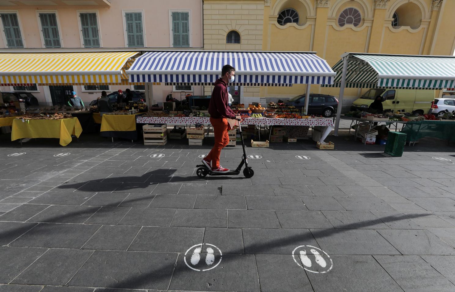 You are currently viewing French city of Nice asks tourists to stay away amid COVID surge