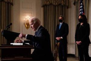 Read more about the article Biden readies ambitious pitch to make the U.S. the global climate leader