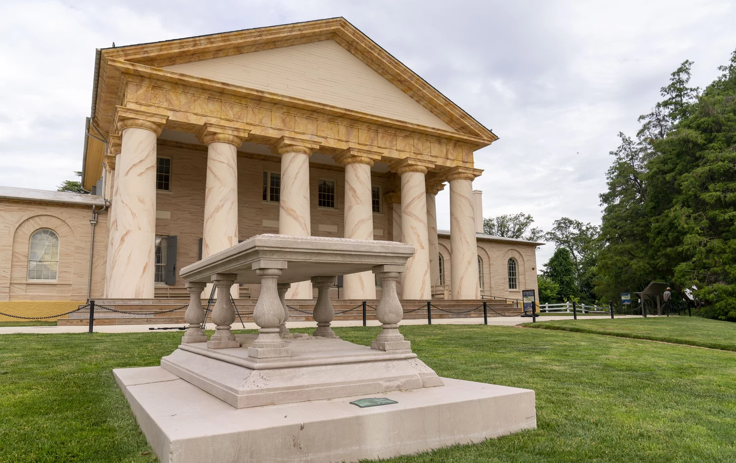 You are currently viewing Arlington House, The Robert E. Lee Memorial, Reckons With Its History Of Slavery