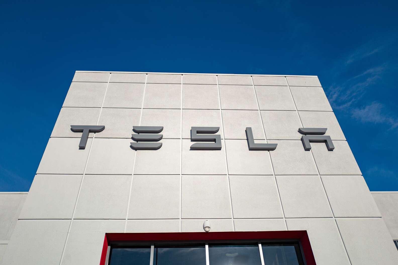You are currently viewing Tesla Set to Pay $137 Million to Former Employee Over Racial Discrimination