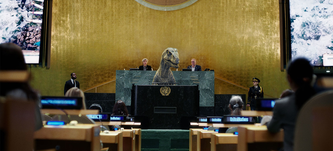You are currently viewing In breach of diplomatic protocol; ‘don’t choose extinction’ dinosaur urges world leaders
