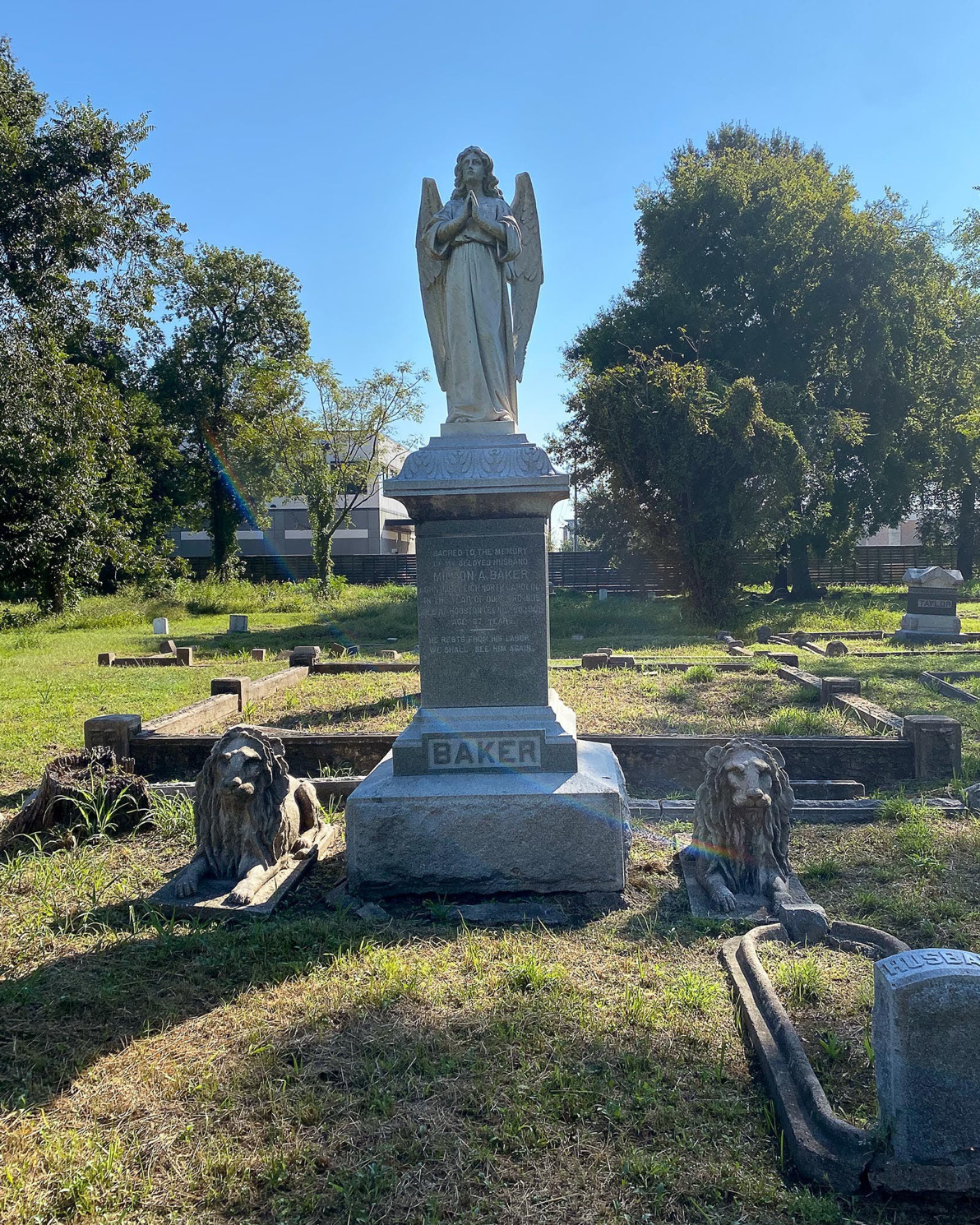You are currently viewing Houston’s First Black Cemetery Was Neglected For Decades. One Group Is Leading Its Rejuvenation.