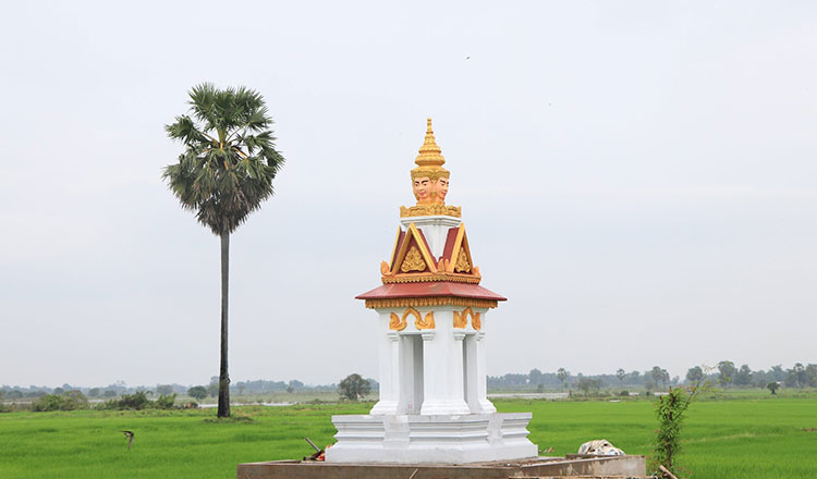 You are currently viewing Amid a rice field stands a stupa to honour the victims of the Khmer Rouge regime