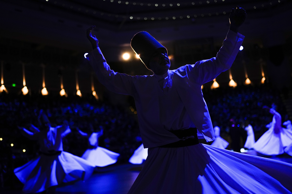 You are currently viewing Photos: Whirling dervish ritual honors Rumi, the Sufi mystic poet