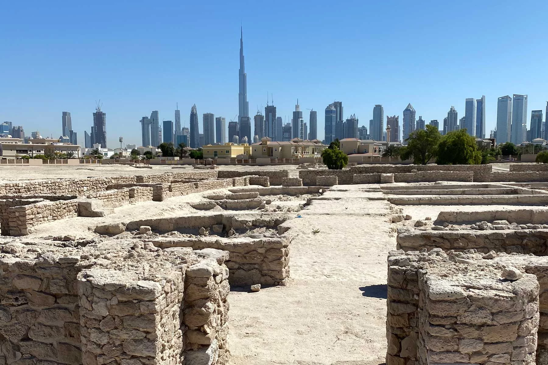 You are currently viewing 4 Archaeological Sites Within Driving Distance of Dubai, From Bronze-age Tombs to Ancient Trading Posts