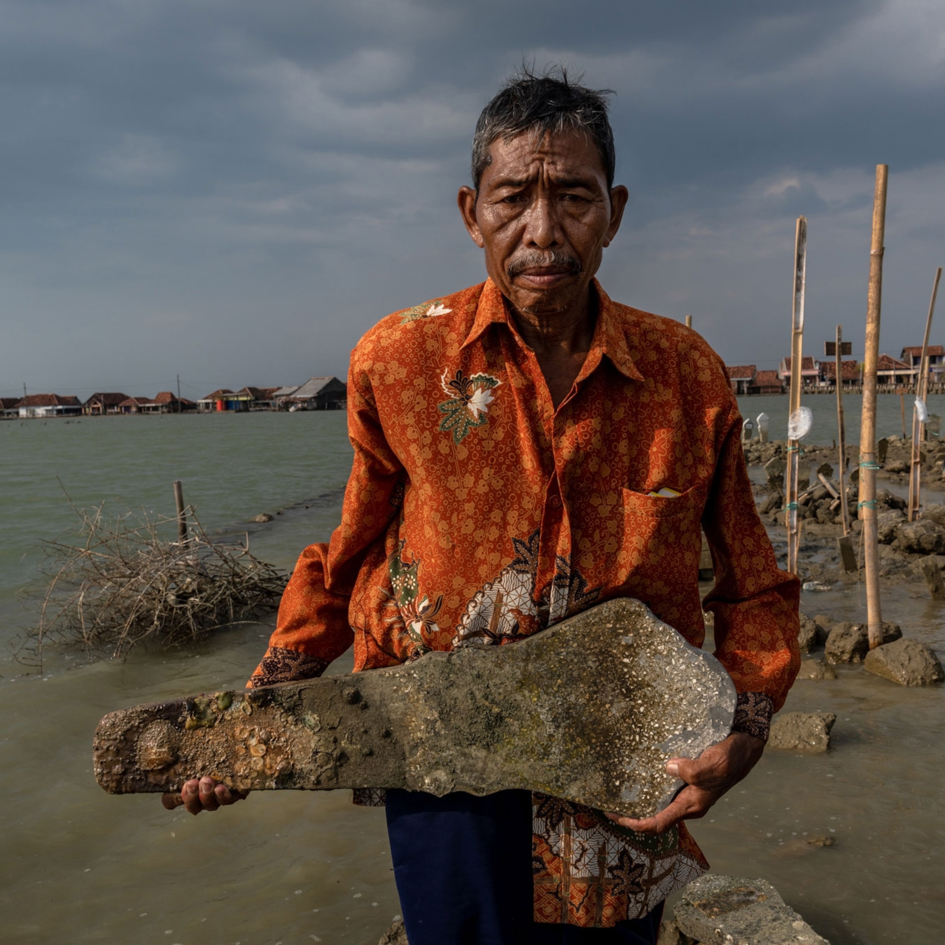 Read more about the article As the tide rises, Indonesia struggles to save the living—and the dead