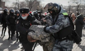 Read more about the article More than 4,300 detained at anti-war protests in Russia