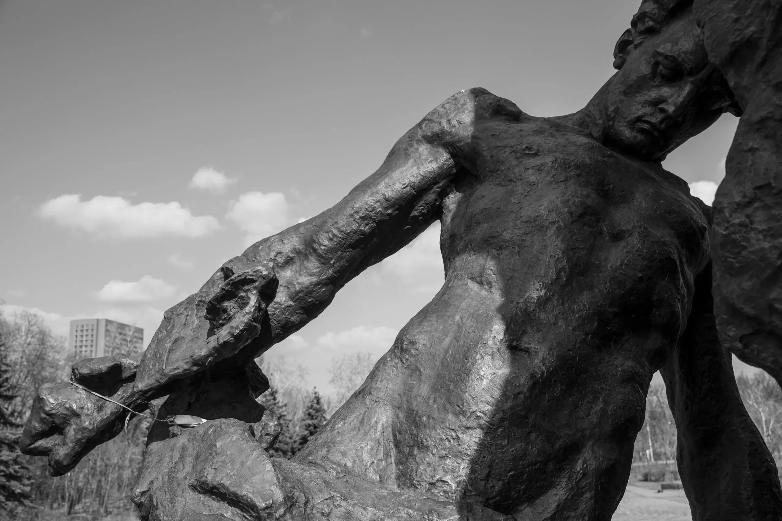 You are currently viewing The Holocaust Memorial Undone by Another War￼