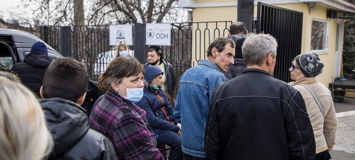 You are currently viewing Ukraine: Hundreds more reach safety after fleeing besieged Mariupol￼￼￼￼