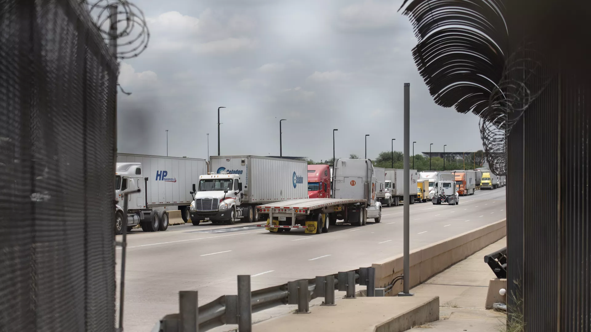 You are currently viewing Gov. Abbott doubles down on new inspection rule for truckers at Texas border