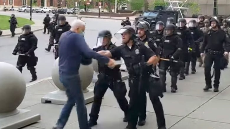You are currently viewing Buffalo, N.Y., police officers cleared of wrongdoing after shoving elderly man to ground at protest
