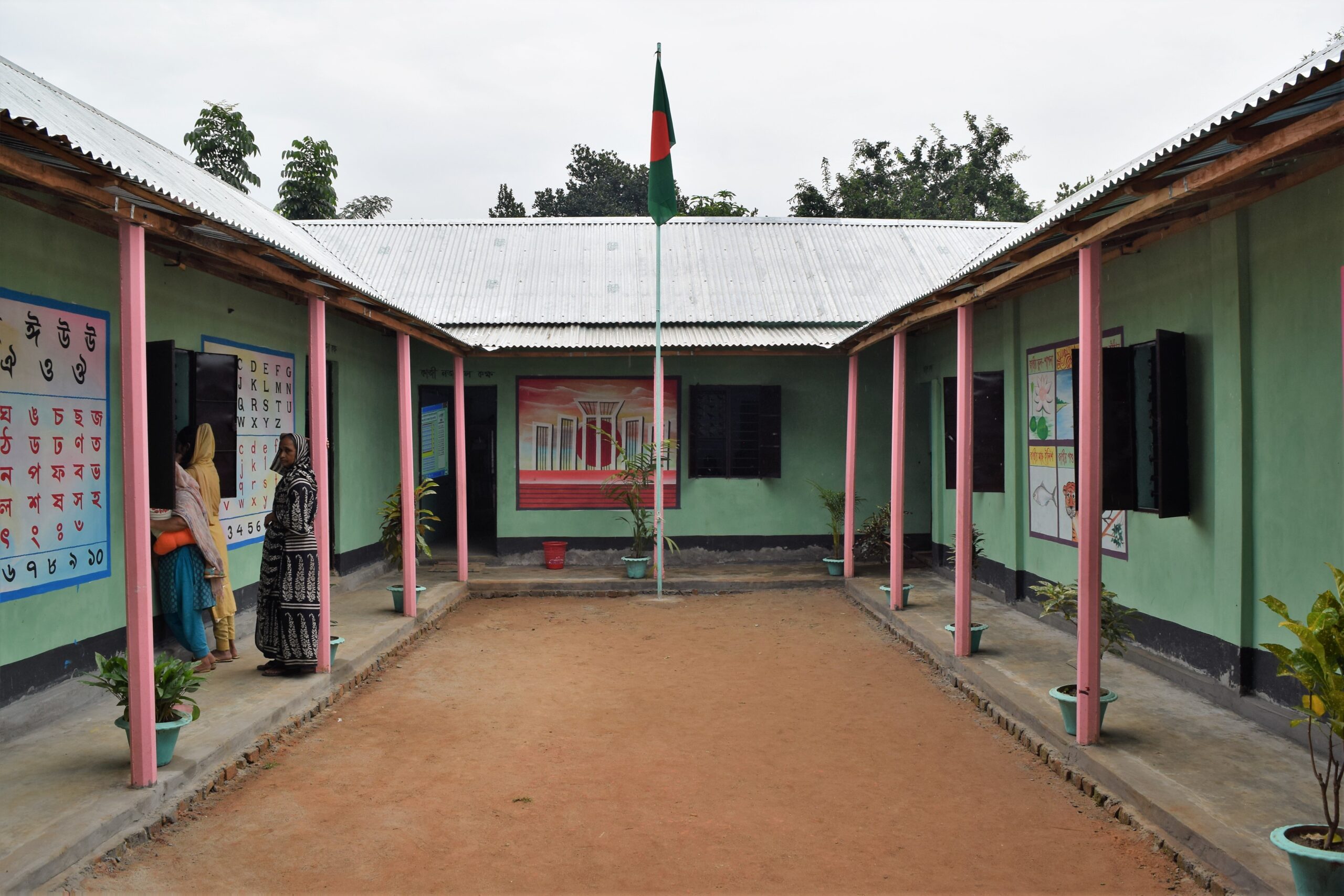 You are currently viewing Tens of thousands of boys in Bangladesh were forced into work during the pandemic. Now school is resuming without them.￼