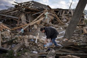 Read more about the article Flowers in the rubble: Ukrainian woman sees a sliver of hope￼