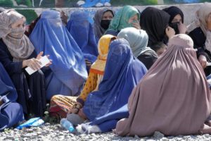 Read more about the article Afghanistan’s Taliban order women to cover up head to toe￼