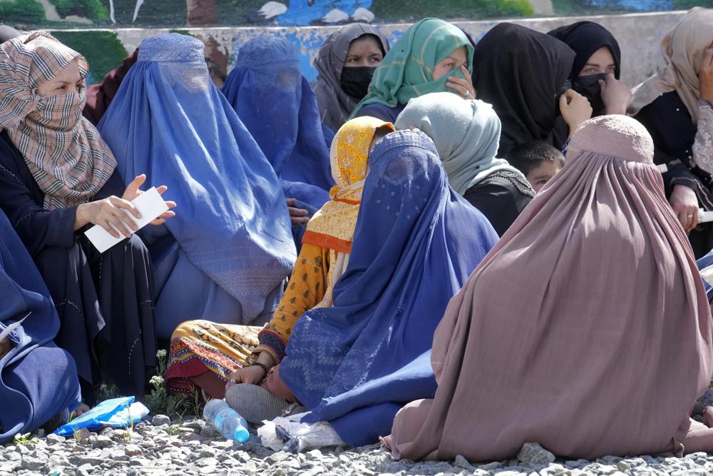 You are currently viewing Afghanistan’s Taliban order women to cover up head to toe￼