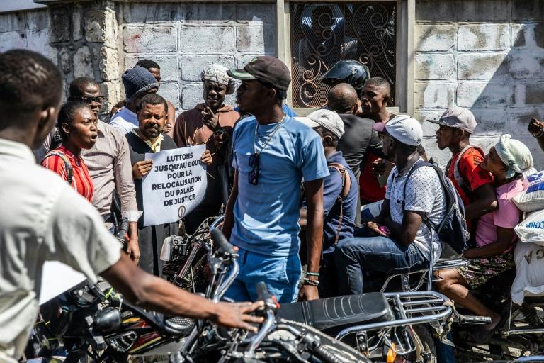 You are currently viewing Dozens killed as wave of gang violence roils Haitian capital