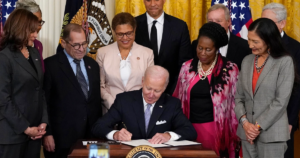 Read more about the article Biden signs police reform executive order on anniversary of George Floyd’s death