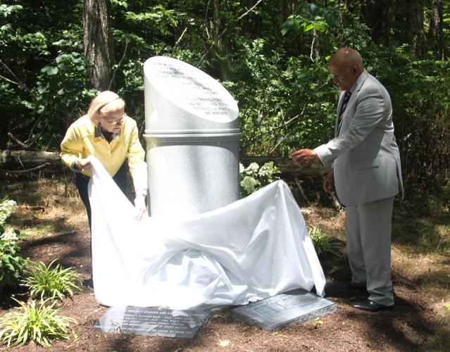 You are currently viewing Memorial unveiled to honor legacy of slaves who toiled at Berry Hill￼