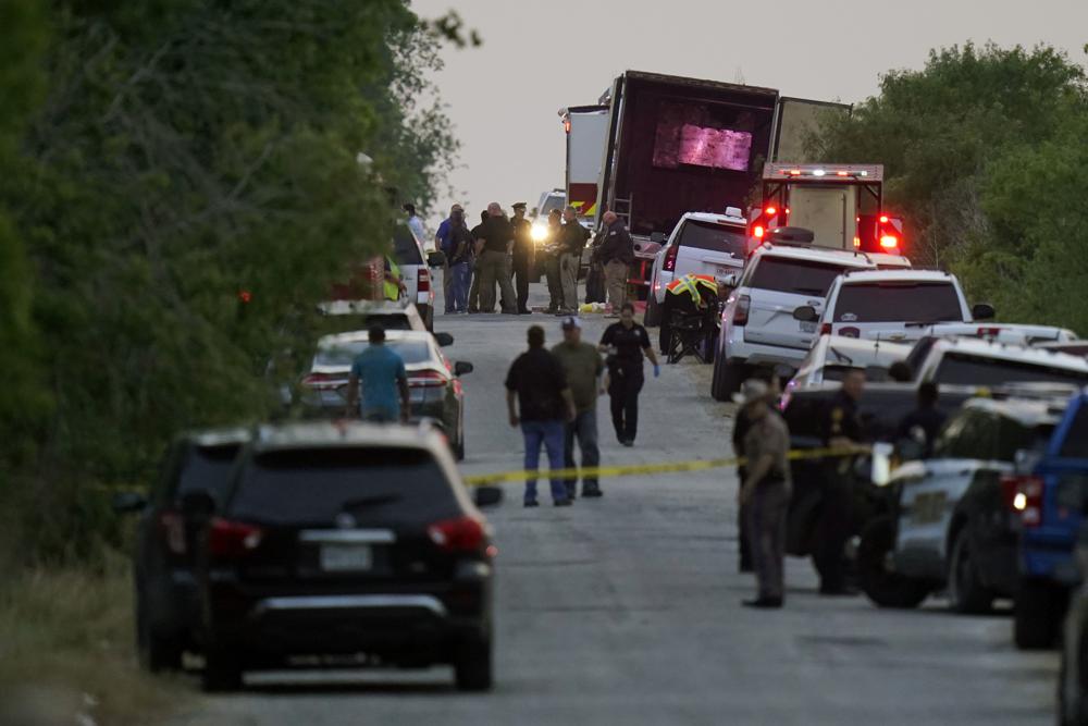 You are currently viewing 50 migrants die after trailer abandoned in San Antonio heat￼