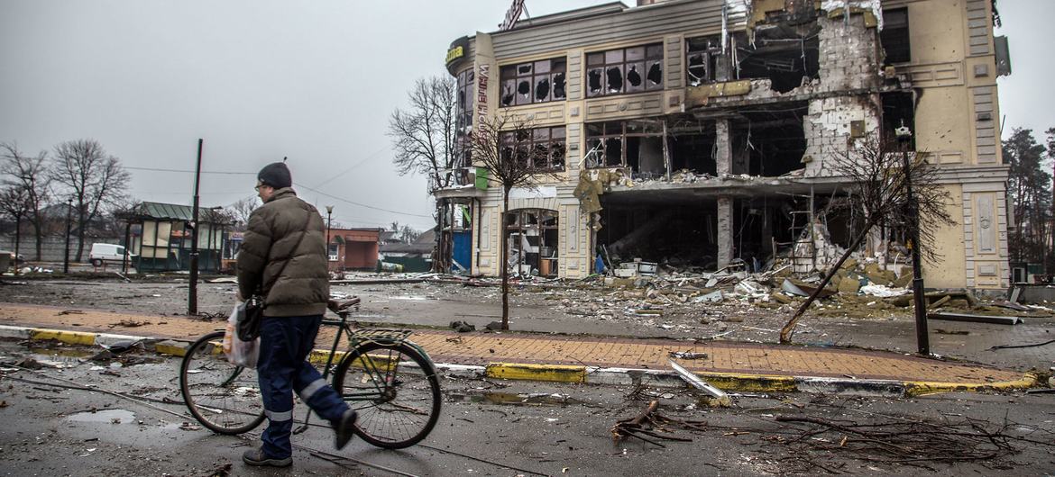 You are currently viewing Ukraine: Dozens dead and injured as UN condemns ‘utterly deplorable’ shopping centre attack￼￼￼￼