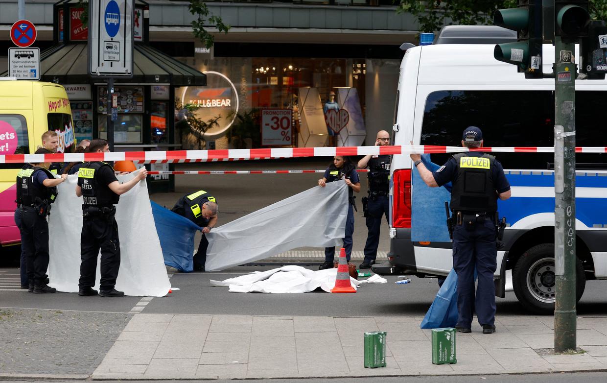 You are currently viewing Teacher killed, 9 other people seriously injured as vehicle drives into pedestrians in Berlin￼