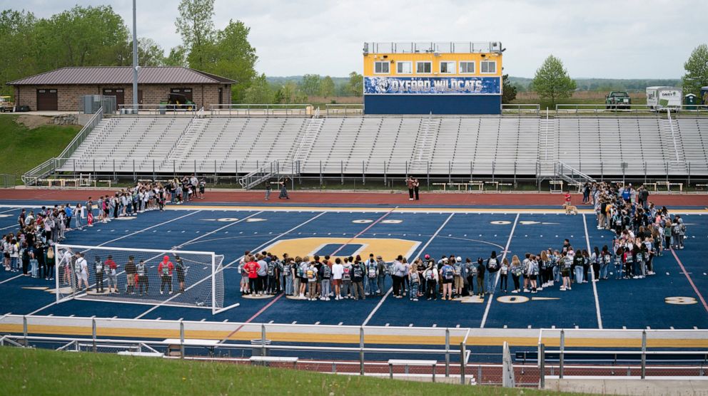 You are currently viewing Students walk out of schools in protest of gun violence