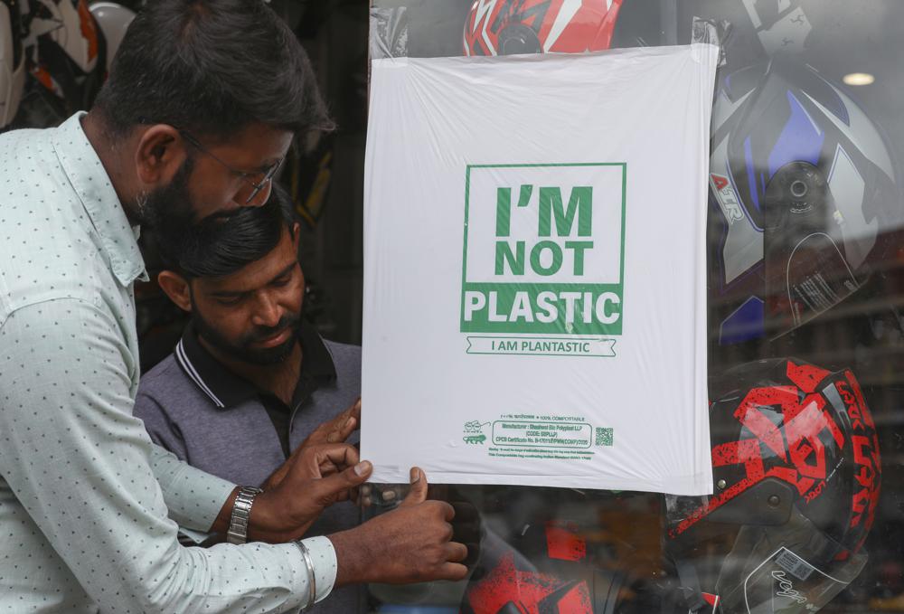 You are currently viewing Cups, straws, spoons: India starts on single-use plastic ban