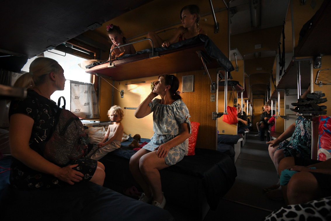 You are currently viewing Riding Ukraine’s last train line out of Donbas with families fleeing for their lives