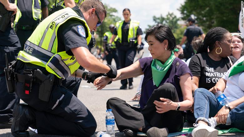 You are currently viewing Democratic congresswoman among more than 100 arrested at SCOTUS abortion rights protest￼